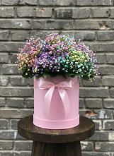 Цветочная композиция из Гипсофила и Розы в шляпной коробке в Якутске