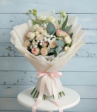 Букет цветов из:  Розы и Лизиантусы в Якутске