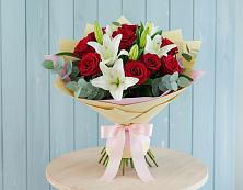Букет цветов из:  Лилии и Розы в Якутске