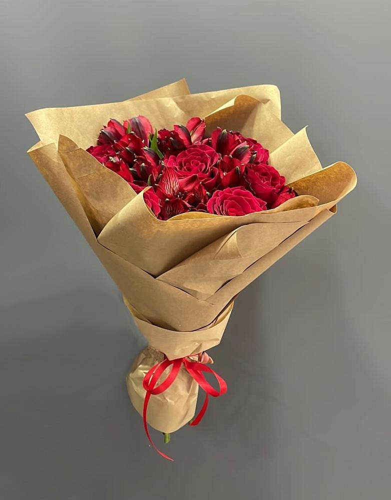 Букет цветов из: Альстромерии и Розы в Якутске