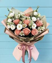 Букет цветов из:  Розы, Альстромерии и Лизиантусы в Якутске