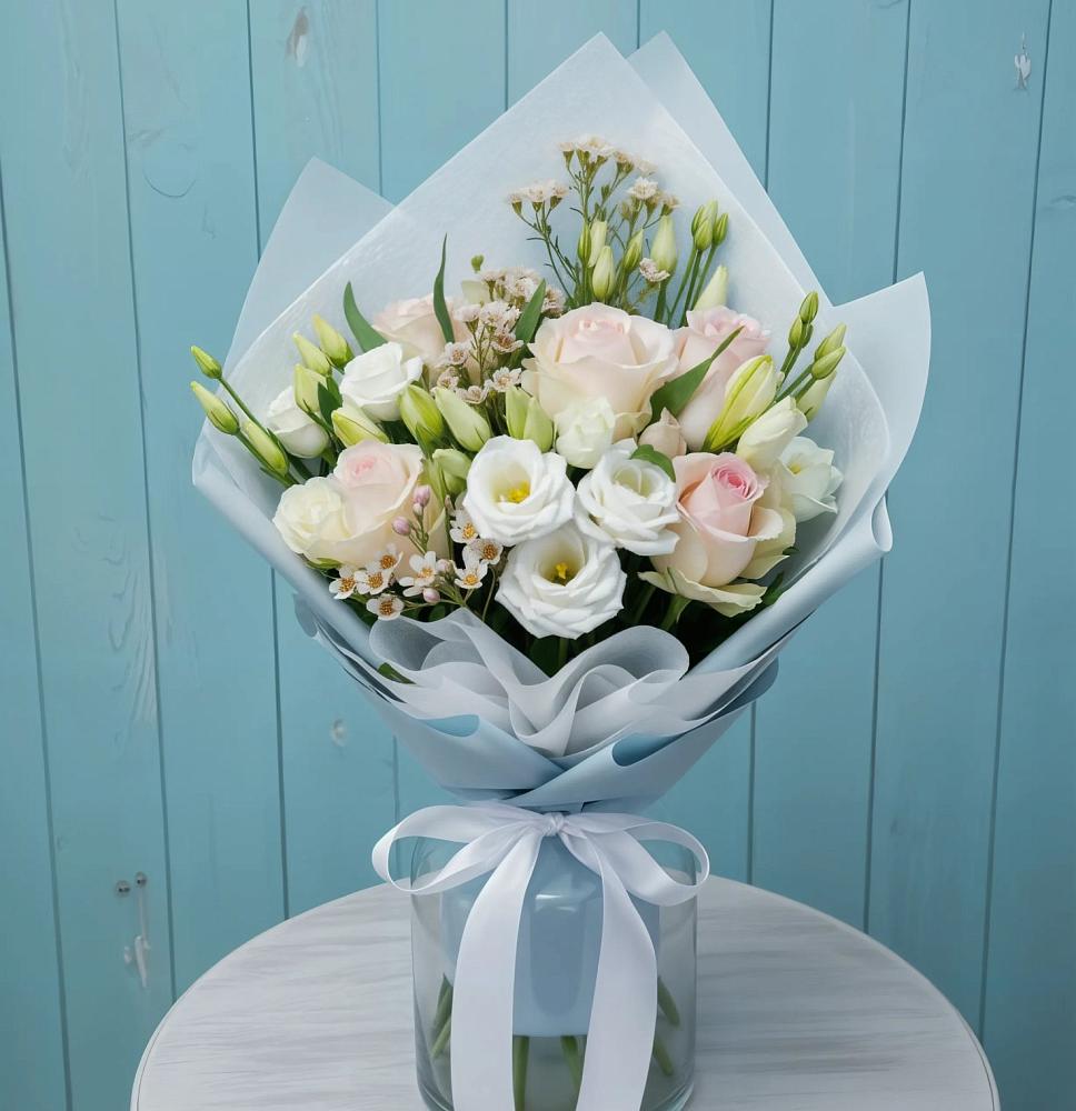 Букет цветов из: Розы и Лизиантусы в Якутске