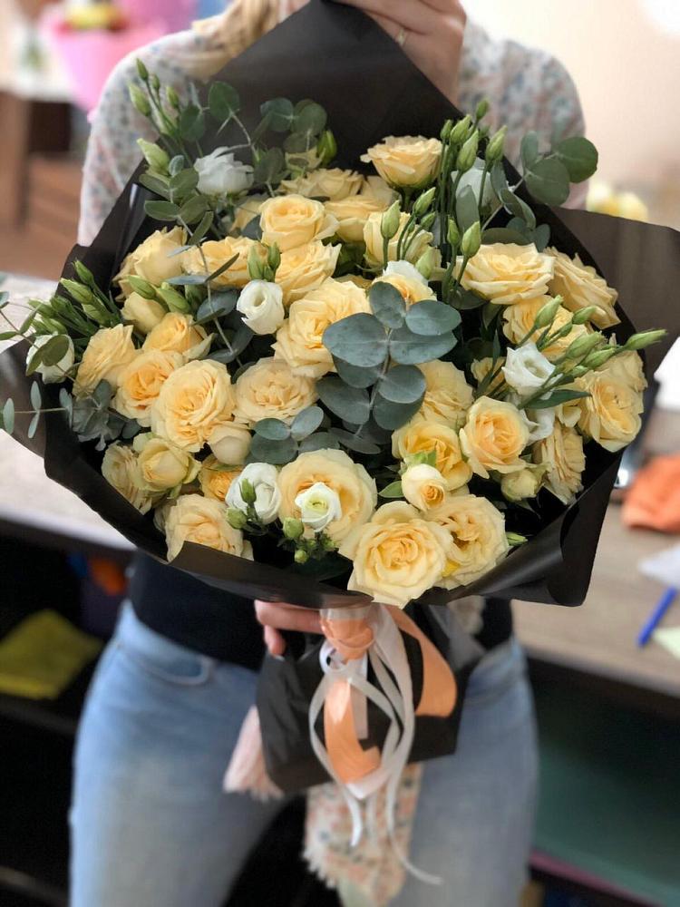 Букет цветов из: Розы и Лизиантусы в Якутске