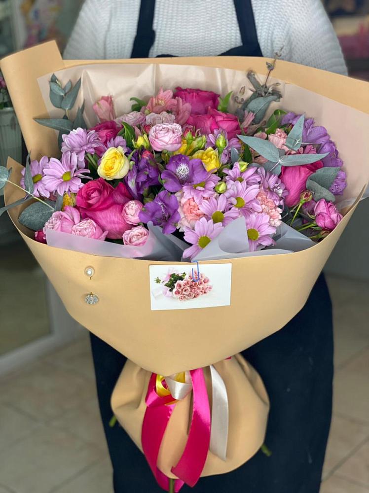 Букет цветов из: Хризантемы, Гвоздики и Альстромерии в Якутске