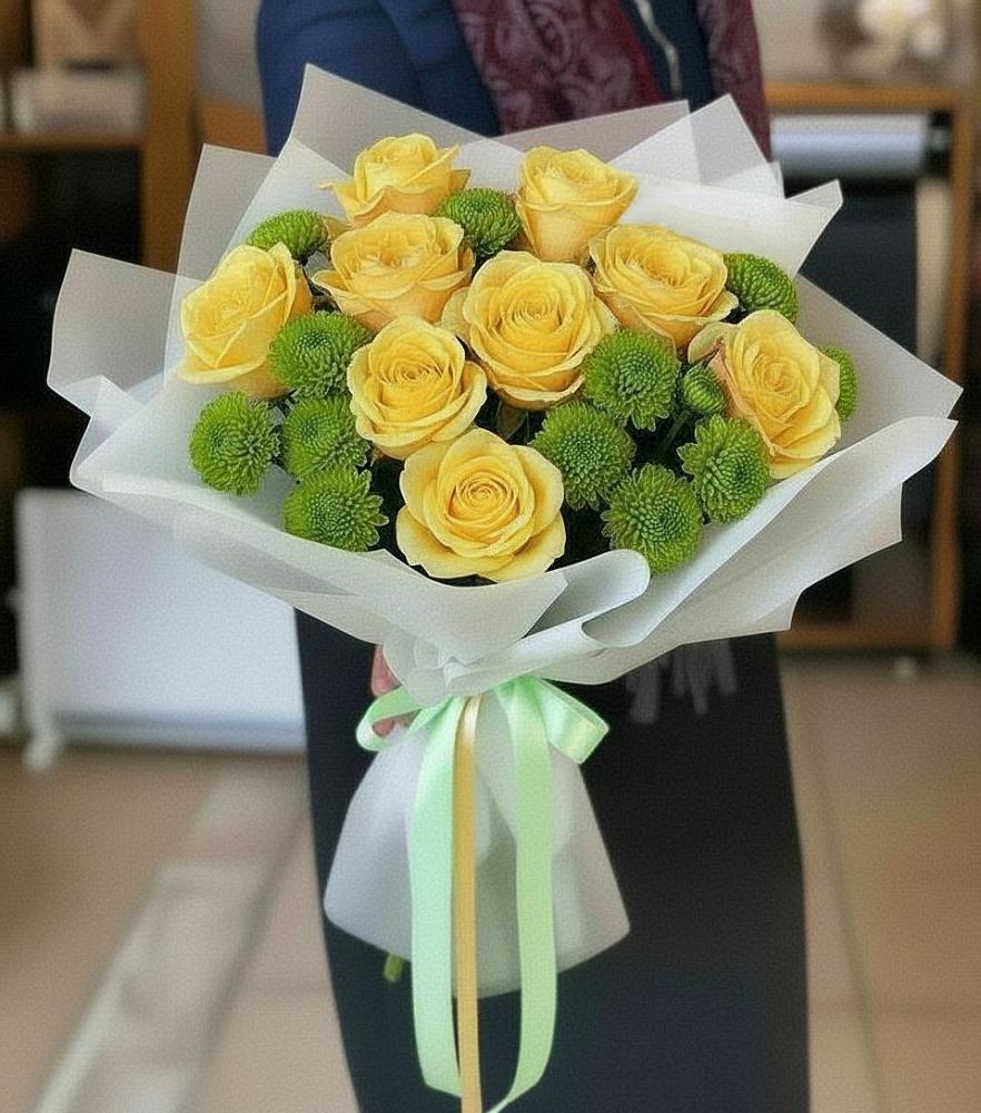 Букет сочно-зеленый в Якутске Букет цветов из: Хризантемы и Розы в Якутске
