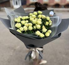 Букет Белые кустовые розы Солинеро в Якутске