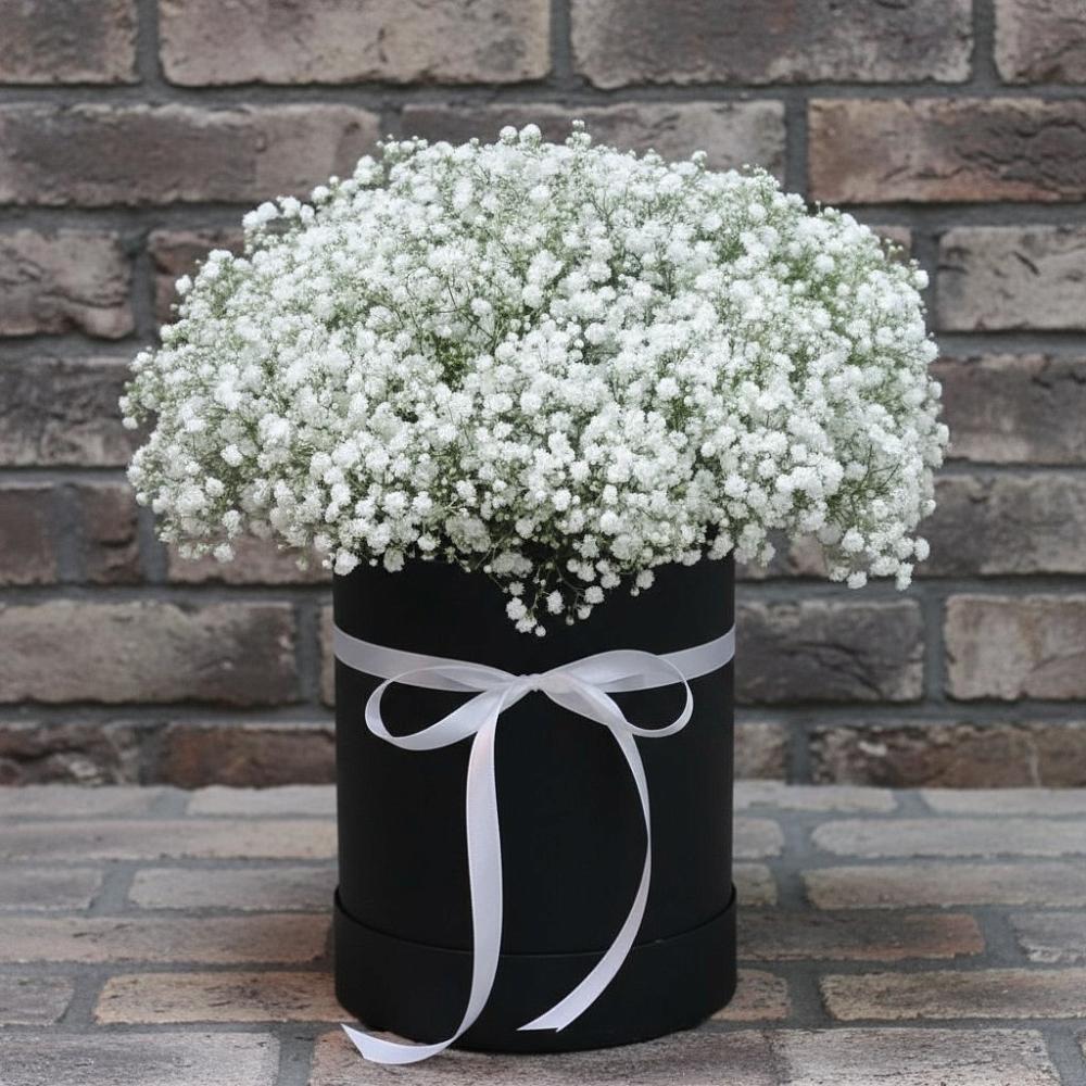 Композиция коробка гипсофил в Якутске Цветочная композиция из Гипсофила в шляпной коробке в Якутске