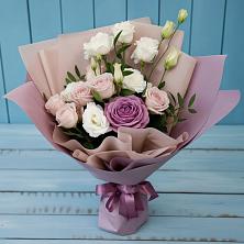 Букет Легкое дыхание в Якутске Букет цветов из: Розы и Лизиантусы в Якутске