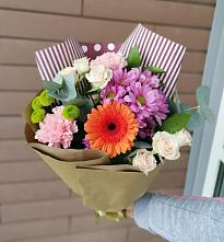 Букет цветов из:  Розы, Хризантемы, Гвоздики и Герберы в Якутске