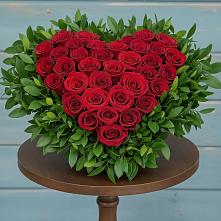 Цветочная композиция из Розы в виде сердца в Якутске