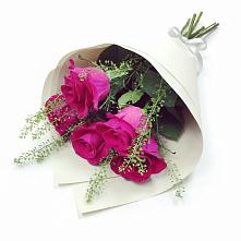 Букет ярко-розовый в Якутске Букет цветов из: Розы в Якутске