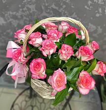 Цветочная композиция из Розы в корзине в Якутске