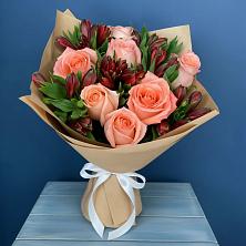 Букет Сплетённые любовью в Якутске Букет цветов из: Розы и Альстромерии в Якутске