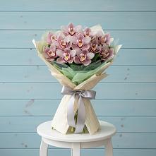 Букет цветов из:  Орхидеи и Розы в Якутске