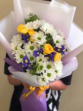 Букет цветов из:  Ирисы, Хризантемы и Розы #REPLACE_PRED# Якутске