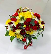 Цветочная композиция из Хризантемы и Розы в корзине в Якутске