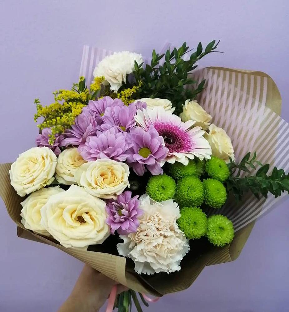 Букет цветов из: Хризантемы, Розы, Гвоздики и Герберы в Якутске