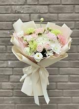 Букет цветов из:  Гвоздики, Розы, Лизиантусы и Хризантемы в Якутске