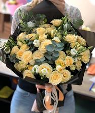 Букет птица счастья в Якутске Букет цветов из: Розы и Лизиантусы в Якутске