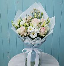 Букет цветов из:  Розы и Лизиантусы в Якутске