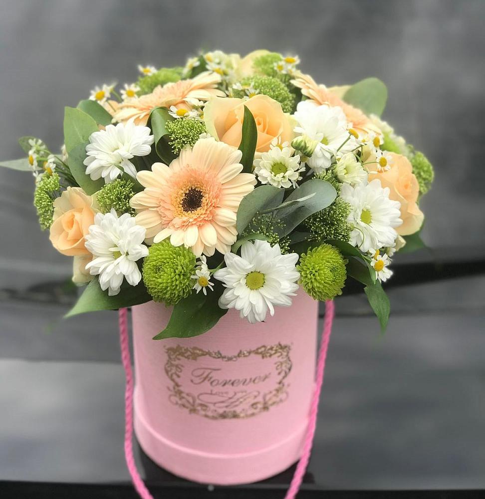 Цветочная композиция из Розы, Герберы и Хризантемы в шляпной коробке в Якутске