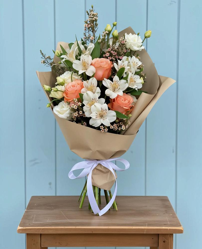 Букет цветов из: Альстромерии, Лизиантусы, Розы и Хризантемы в Якутске