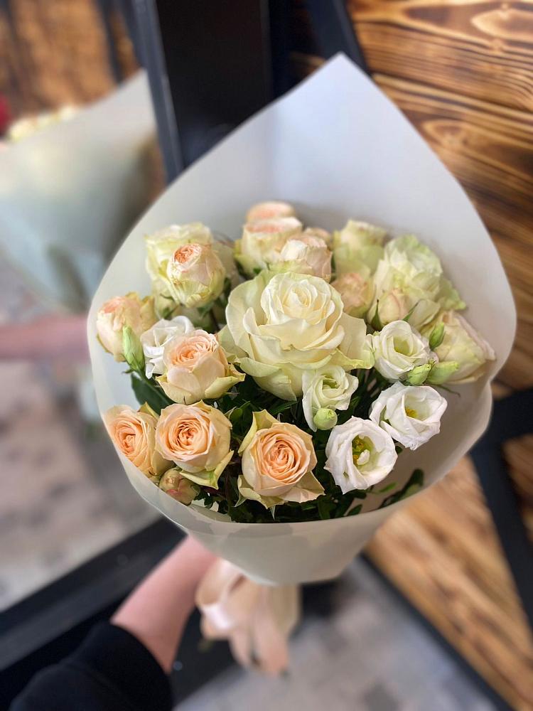 Букет цветов из: Розы и Лизиантусы в Якутске