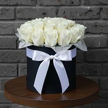 Цветочная композиция из Розы в шляпной коробке в Якутске