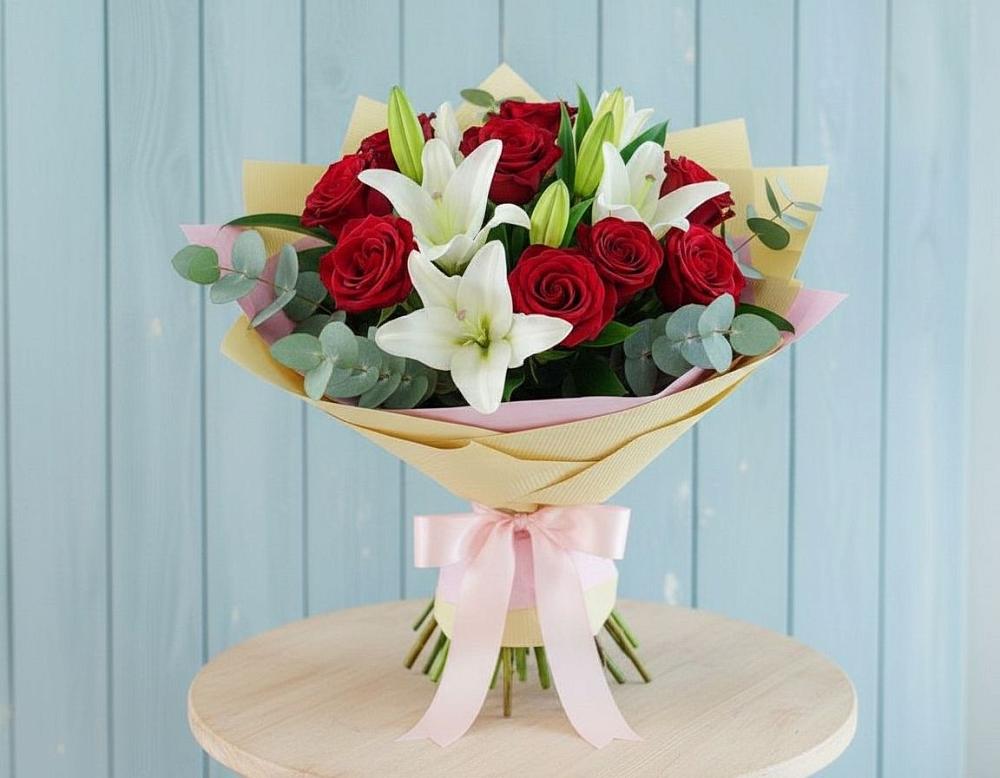 Букет Элегантная гармония в Якутске Букет цветов из: Лилии и Розы в Якутске